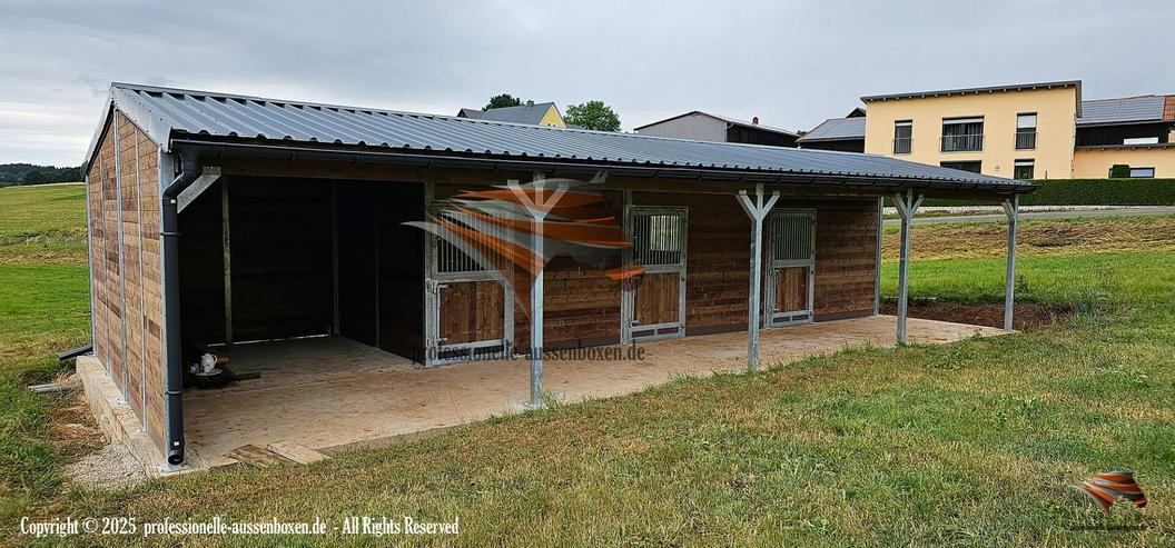 Bild 6: Pferdestall bauen & Offenstall kaufen | Pferdebox und Heuraufe