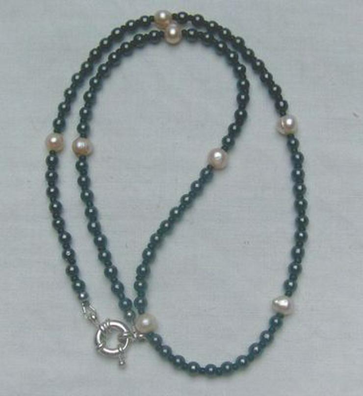 Bild 3: Edelsteinkette mit den Hämatit und ZUchtperlen