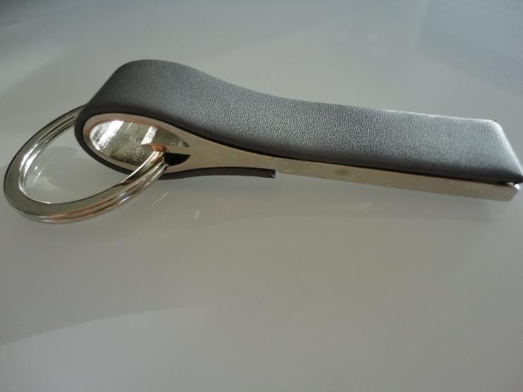 Bild 3: AUDI Schlüsselanhänger Leder grau neuwertig