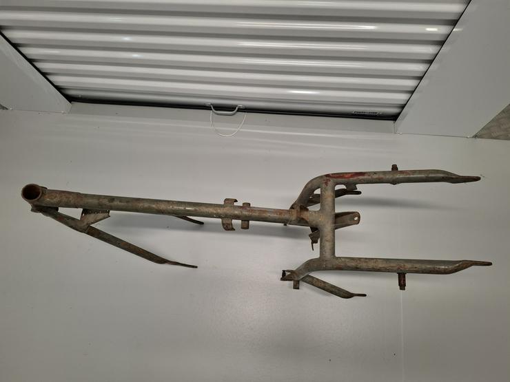 Bild 3: Gilera B300 extra Rahmen  Hinterradbrücke Sattel