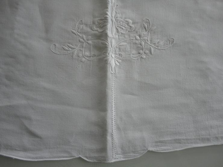 Bild 5: Große antike Tischdecke mit Lochstickerei,floral,weiß