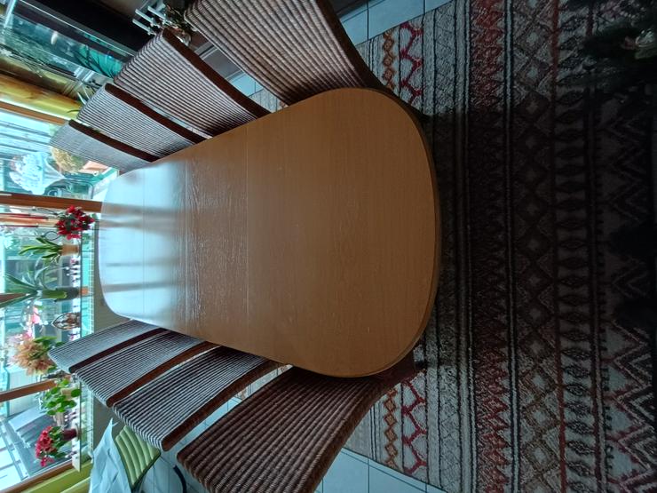 Bild 5: Esszimmer mit 8 Stühle