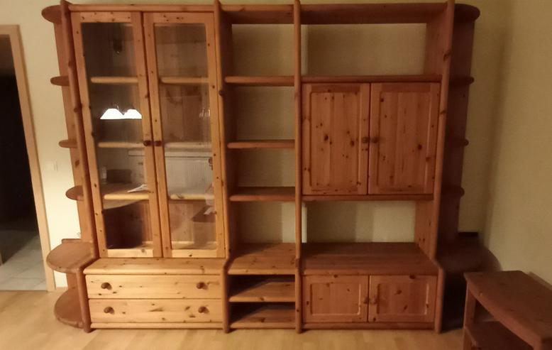 Schrankwand, 2 Beistelltische, Couchtisch, Schreibtisch, Stehlampe