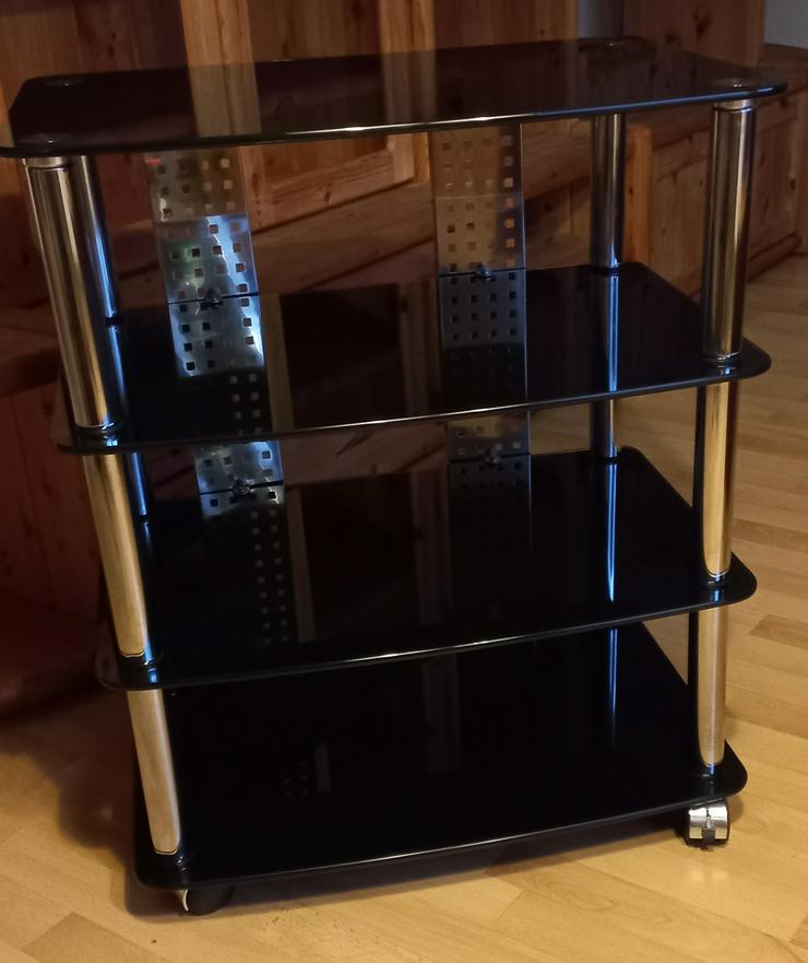 Bild 8: Schrankwand, 2 Beistelltische, Couchtisch, Schreibtisch, Stehlampe