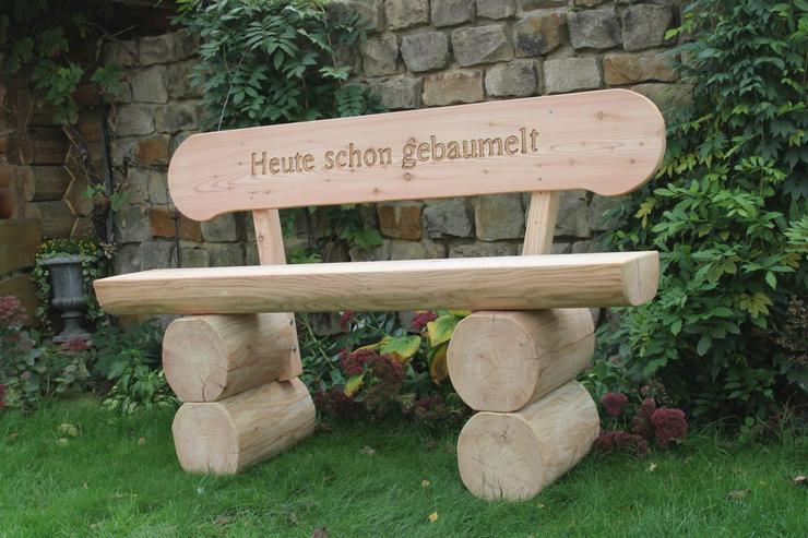 Bild 11: Baumstammbank mit Armlehne. Gartenbank mit Gravur. Hochzeitsgeschenk.