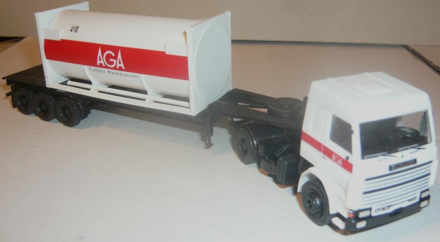 Bild 4: Herpa 1:87 Scania 143m Tieflader Sattelzug mit Aufbau AGA