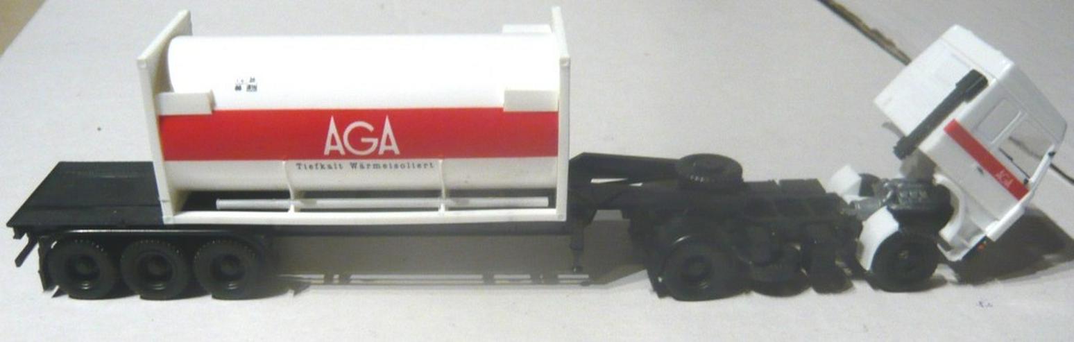 Bild 7: Herpa 1:87 Scania 143m Tieflader Sattelzug mit Aufbau AGA