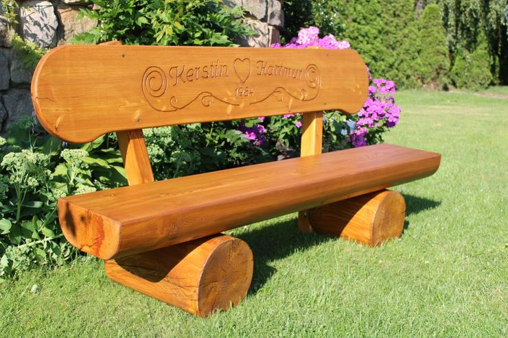 Bild 2: Holzstamm Bank mit Gravur. Baumstammbank. Rentners Geschenk.