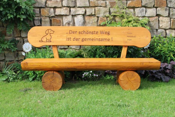 Holzstamm Bank mit Gravur. Baumstammbank. Rentners Geschenk.