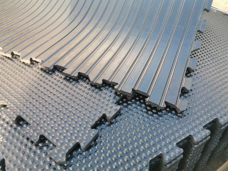 Bild 17: Pferdestall bauen & Offenstall kaufen - Pferdebox und Heuraufe