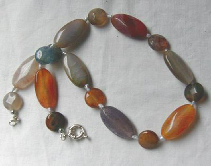 Bild 3: Edelsteinkette mit einen Regenbogenachat