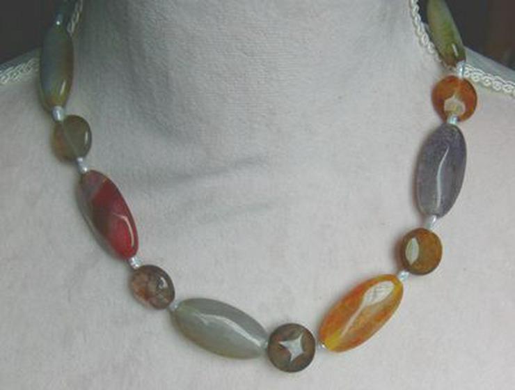 Bild 8: Edelsteinkette mit einen Regenbogenachat