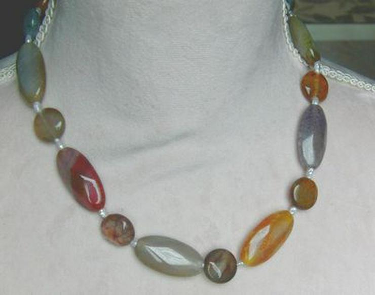 Bild 7: Edelsteinkette mit einen Regenbogenachat