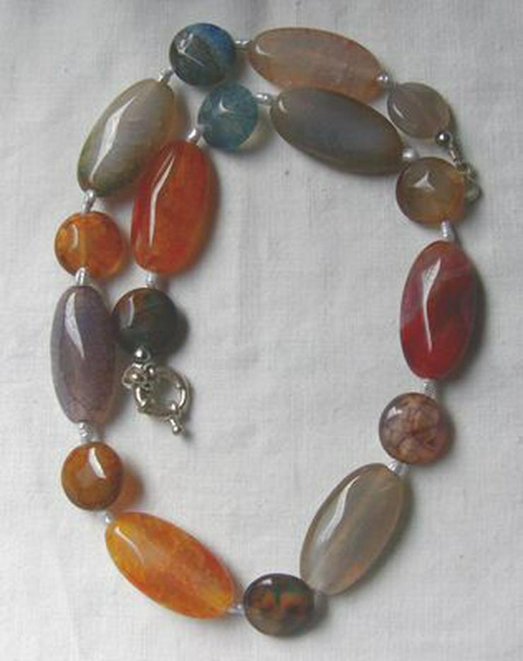 Bild 4: Edelsteinkette mit einen Regenbogenachat