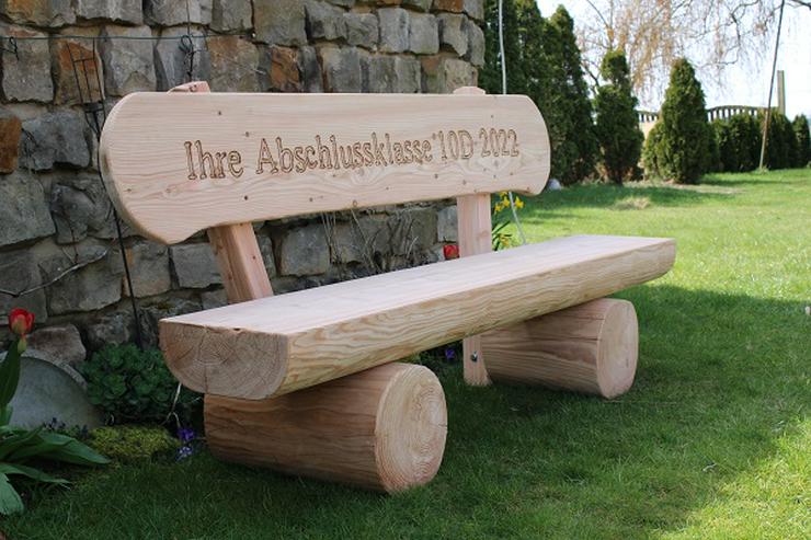 Bild 4: Holzbank mit Beschriftung. Gartenbank mit Gravur. Jubiläumsgeschenk.