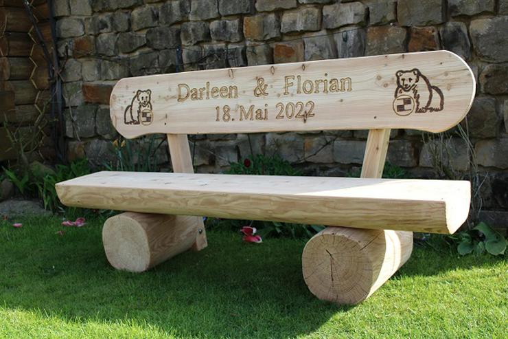 Holzbank mit Beschriftung. Gartenbank mit Gravur. Jubiläumsgeschenk.