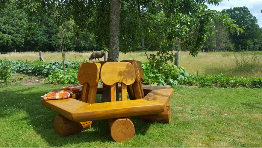 Bild 16: Gartenbank mit Gravur. Hochzeitsgeschenk. Baumstammbank.