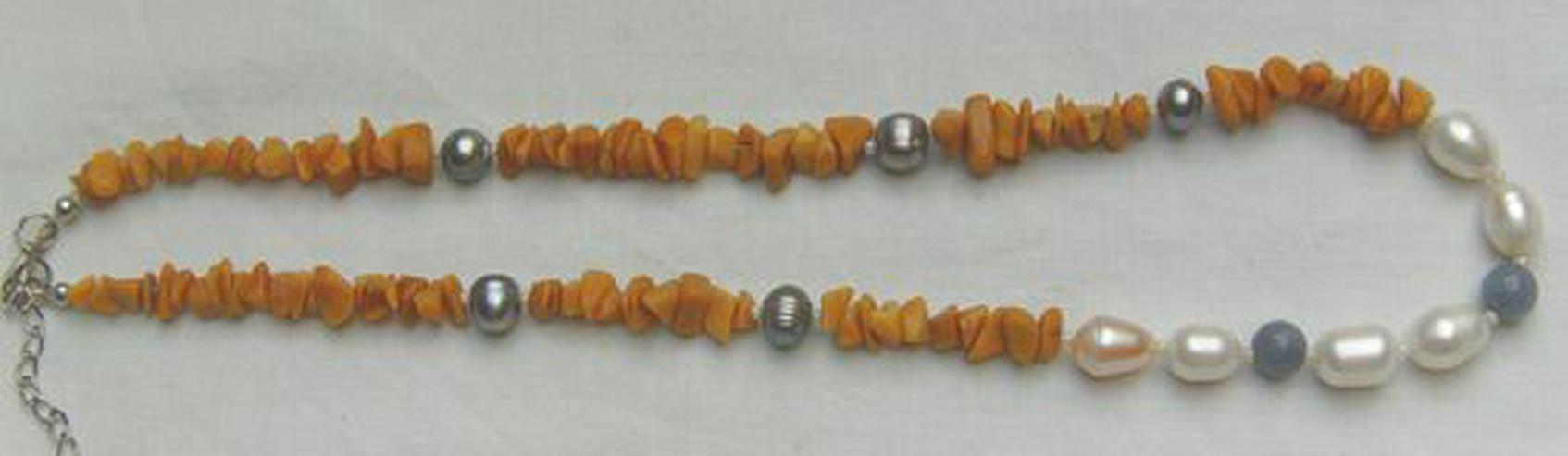 Bild 3: Edelsteinkette mit Perlen, den Jade und den Blauquarz