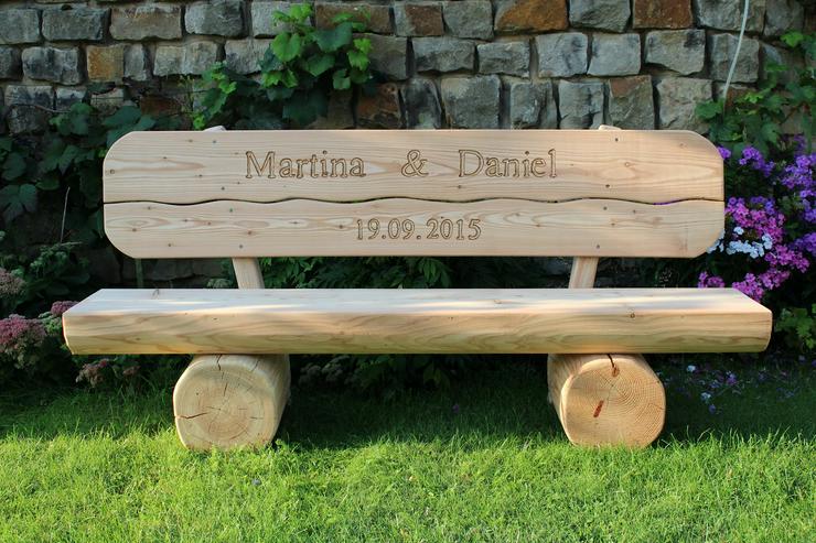 Geschenk für Familien. Holzbank mit Gravur. Hochzeitsgeschenk.