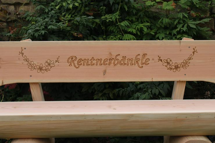 Bild 4: Gartenbank für Gemeinden und Sportvereine. Holzbank mit Gravur.