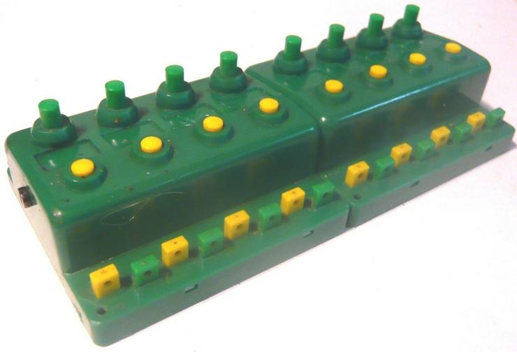 Bild 2: TRIX Drucktasten-Weichen-Schalter Stellpult Weichenschalter 6596