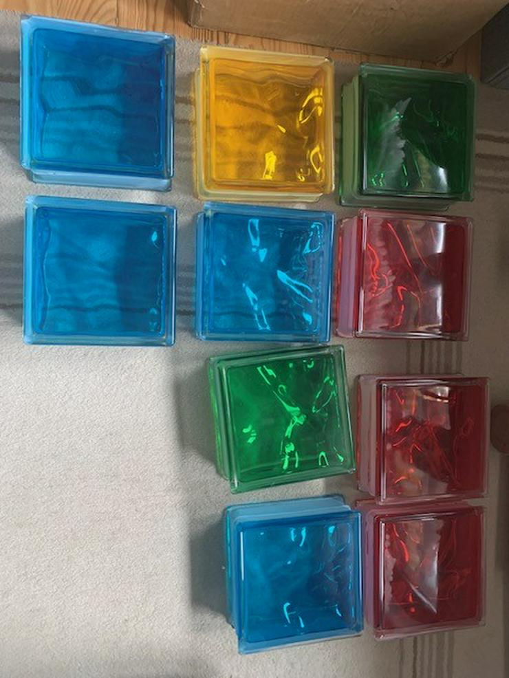 Bild 2: Glasbaustein für den Innenbereich (unterschiedliche Farben)19 cm X 19 cm X 8 cm
