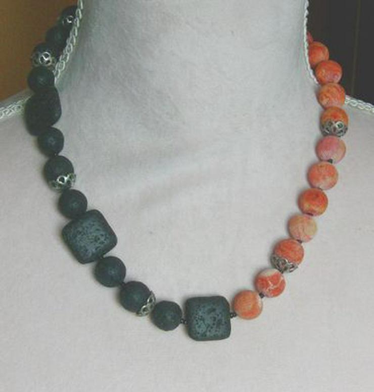 Bild 6: Edelsteincollier im auffallend extravaganten Design