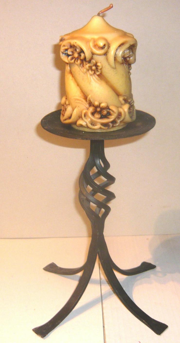 Bild 4: Kerzenständer Schmiedeeisen mit rustikaler Kerze ockergelb NEU