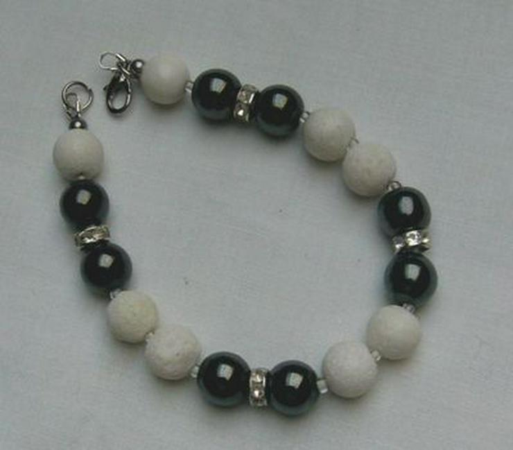 Armband im schwarz - weis Design