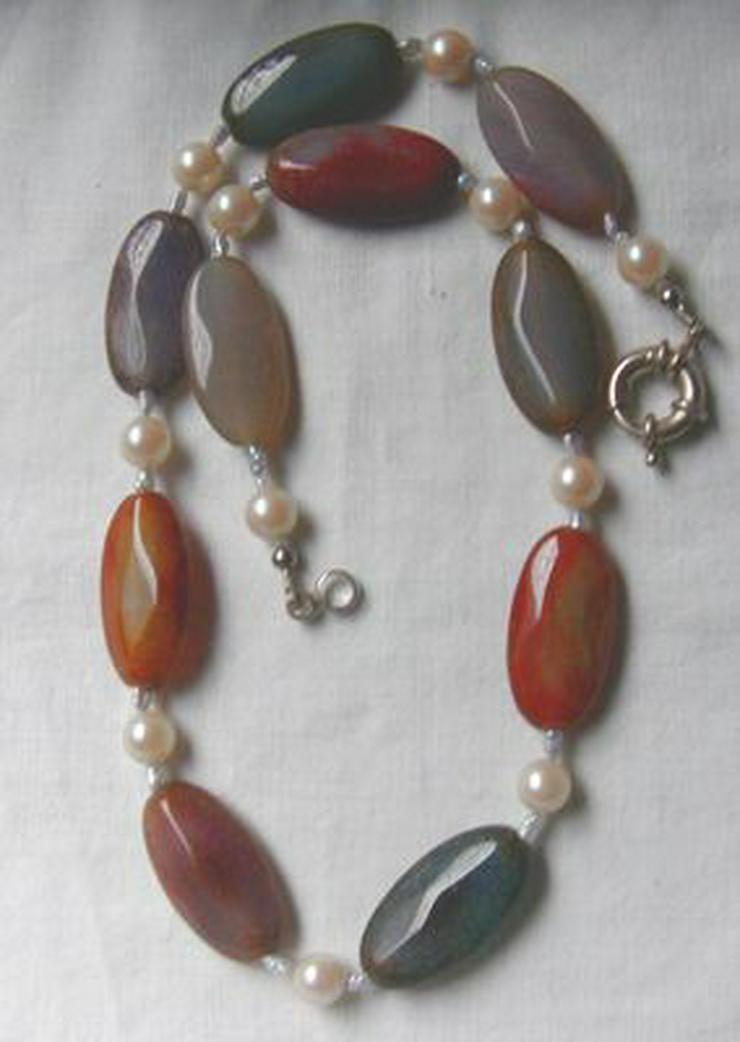 Bild 3: Regenbogenschatkette garniert mit Perlen