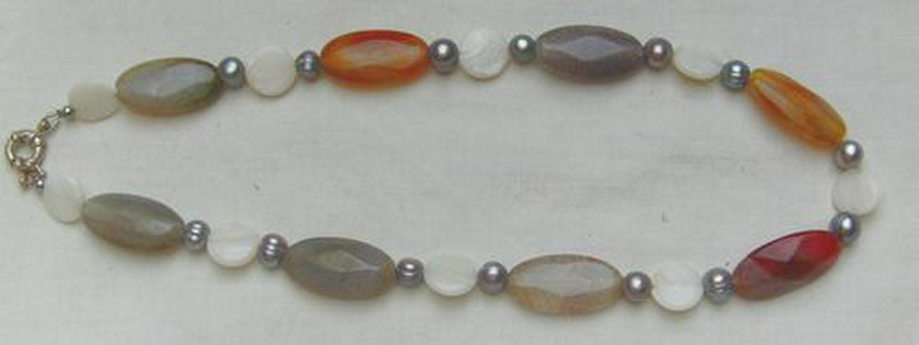 Bild 4: Edelsteinkette mit Achaten, Perlen und Perlmutt