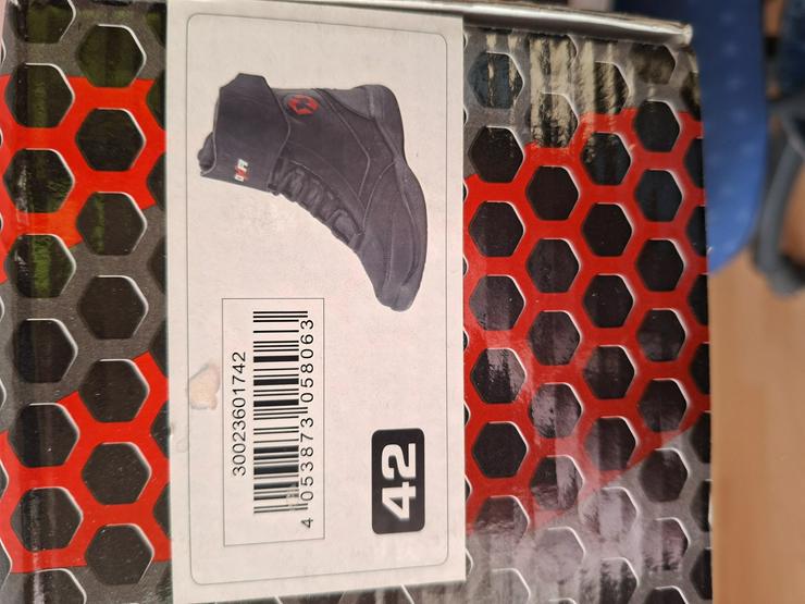 Bild 3: Neue Motorradstiefel