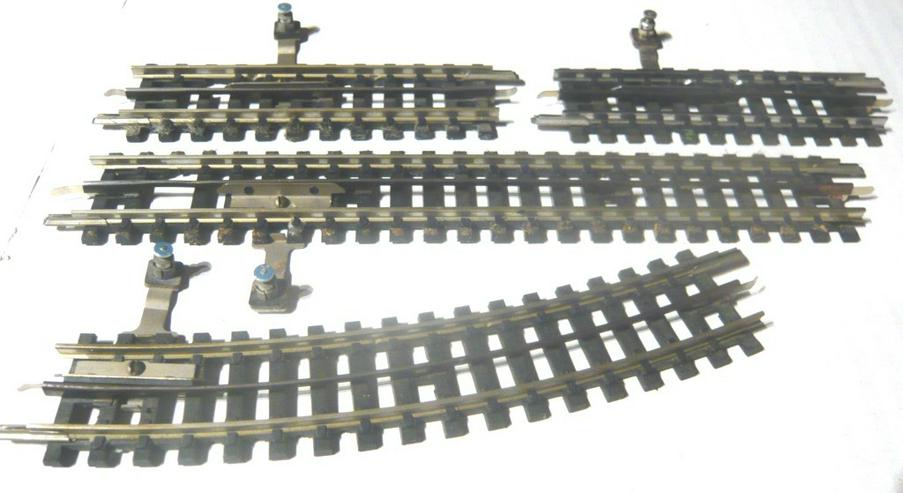 Bild 2: Trix Express 4 Funktionsgleise mit Impulskontakt 6535