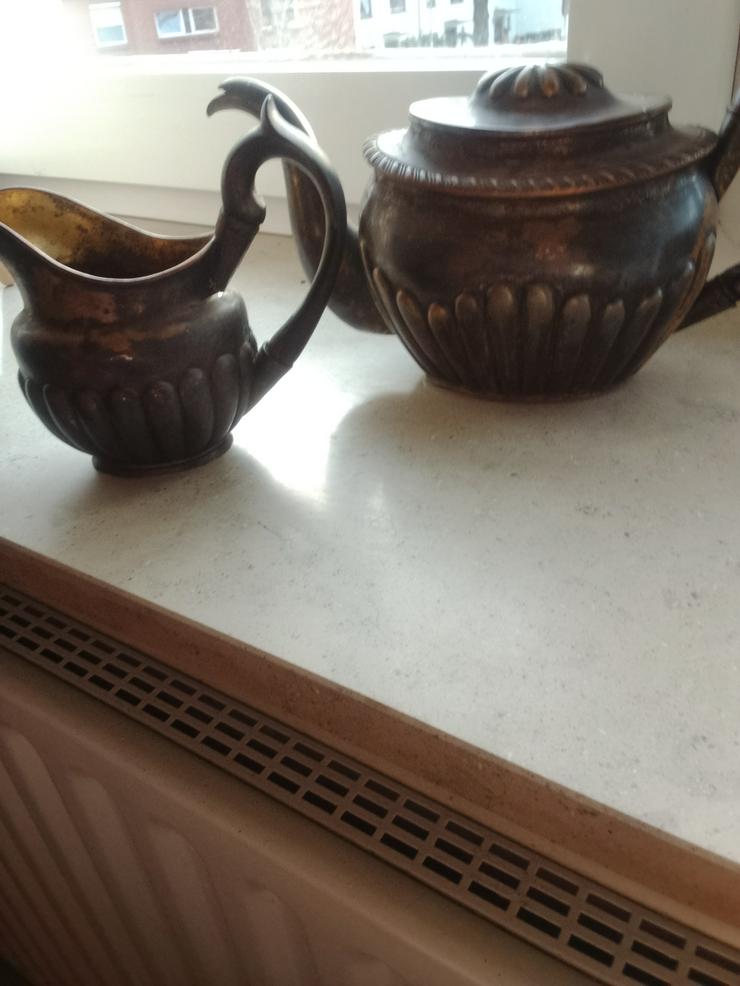 1 Teekaennchen+Milchkännchen 4 Fach gepunzt 35 Euro!