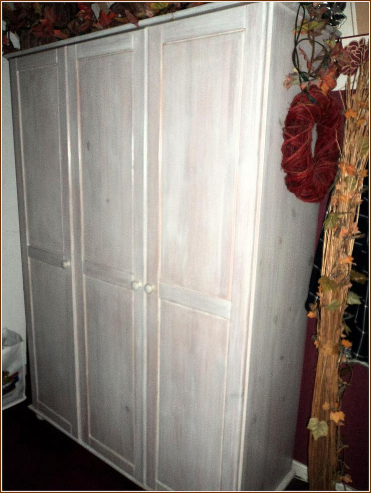 Bild 2: EILT! Zwei 3-türige KLEIDER-/GARDEROBEN-Schränke gepflegt und preiswert - OPTIONAL bei MIT-Demontage = zu VERSCHENKEN.