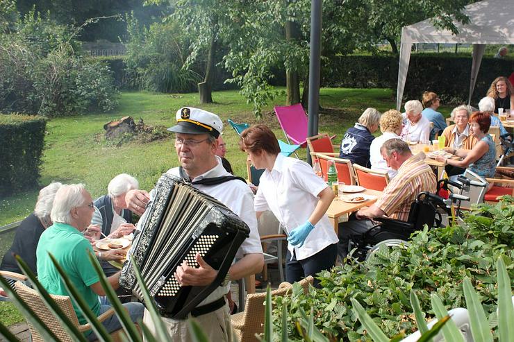 Bild 5: Akkordeonspieler in Nordhorn, Bad Bentheim, Gronau