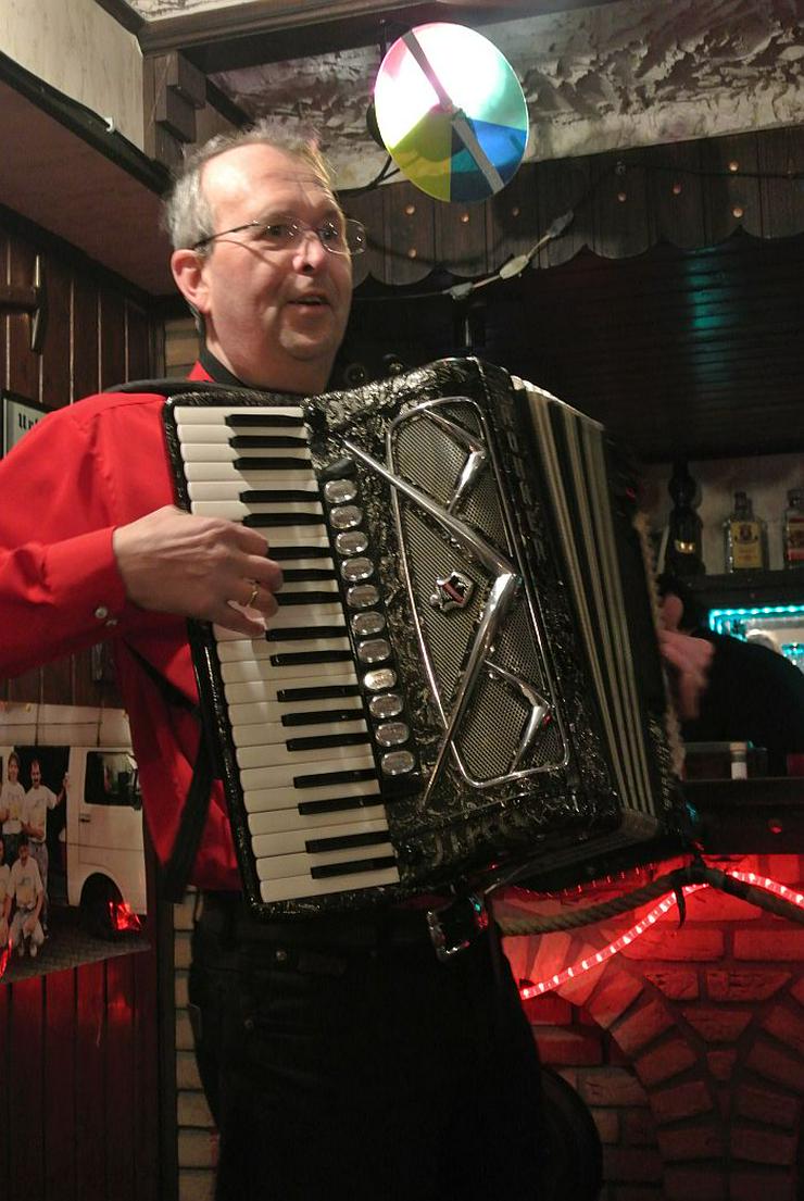 Bild 4: Akkordeonspieler in Nordhorn, Bad Bentheim, Gronau