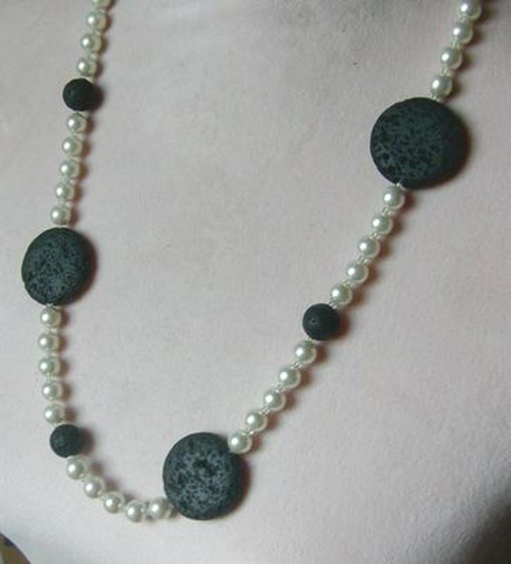 Perlen-Lavakette, sportlich, chic und elegant - Halsketten & Colliers - Bild 1