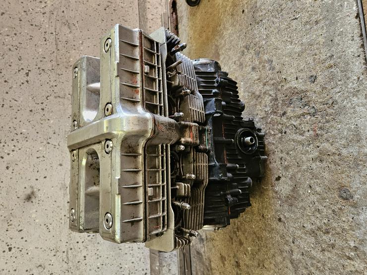 Bild 7: Honda CB 750 Seven Fifty mit 91 PS Motor + Ersatzmotor