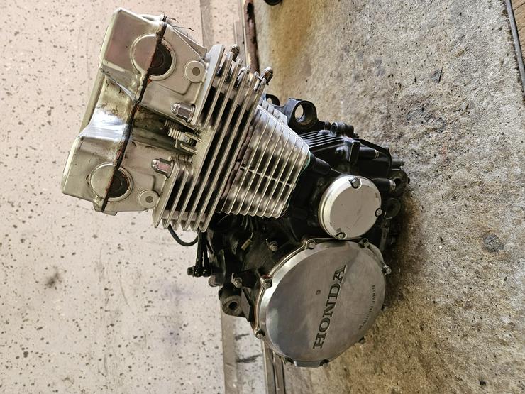 Bild 9: Honda CB 750 Seven Fifty mit 91 PS Motor + Ersatzmotor