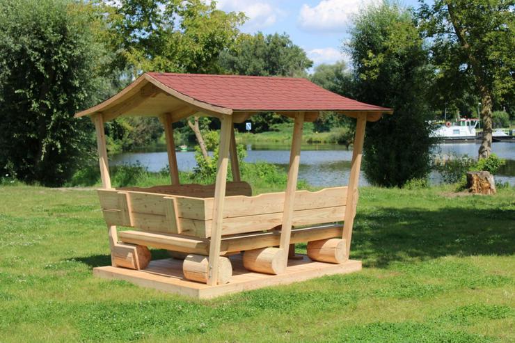 Bild 4: Überdachte Sitzgarnitur. Holzmöbel. Gartenmöbel. Krongartmöbel.