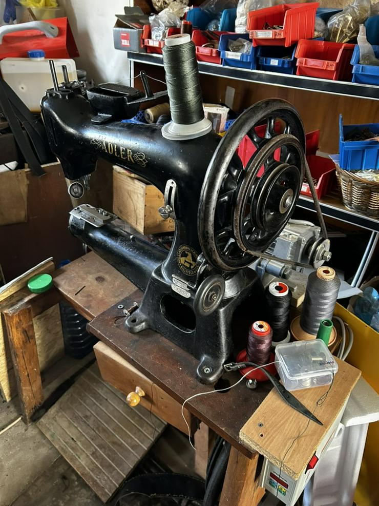 Bild 3: Adler 5-6 Schwere Industrielle Sattlermaschine / Ledernähmaschine mit Servomotor