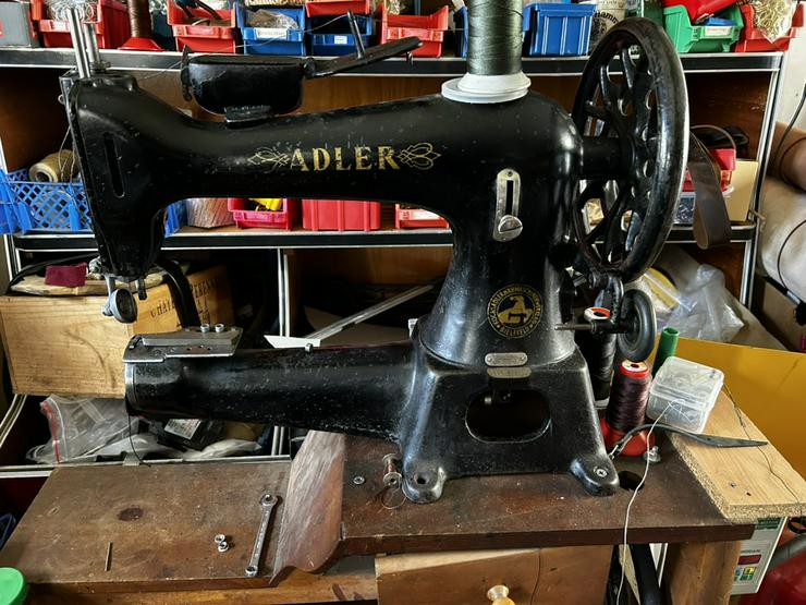 Adler 5-6 Schwere Industrielle Sattlermaschine / Ledernähmaschine mit Servomotor