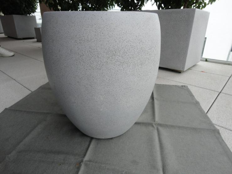 ESTERAS runder Pflanzkübel außen /grau - Fiberglas - - Pflanzgefäße - Bild 1
