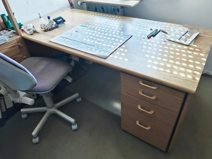 Grosser Schreibtisch - Schreibtische & Computertische - Bild 1