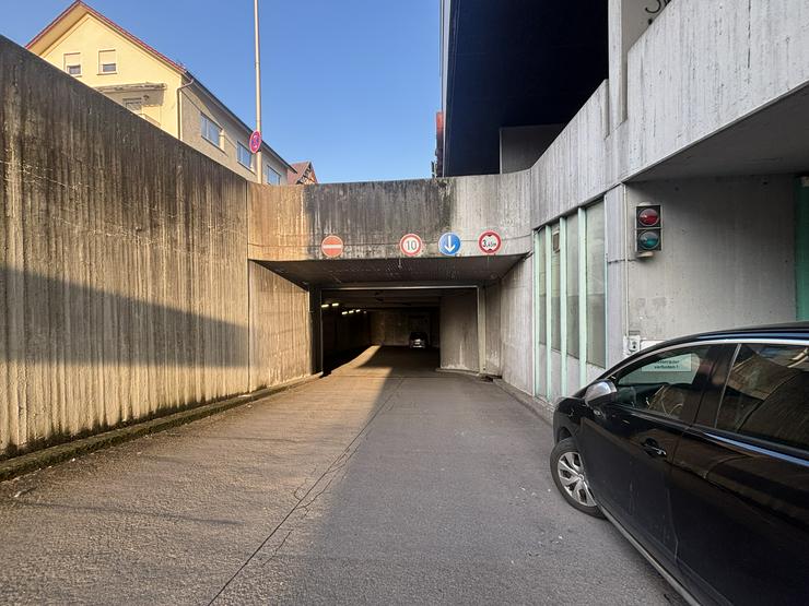 Tiefgaragestellplatz zu vermieten - Garage & Stellplatz mieten - Bild 1