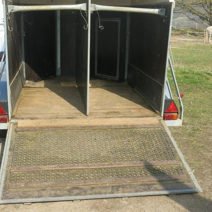 Bild 3: Pferdeanhänger