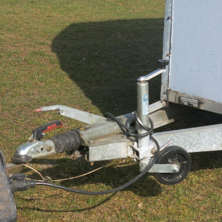 Bild 5: Pferdeanhänger