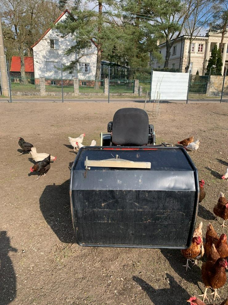 Bild 3: Professioneller Rasentraktor FAGA D2100