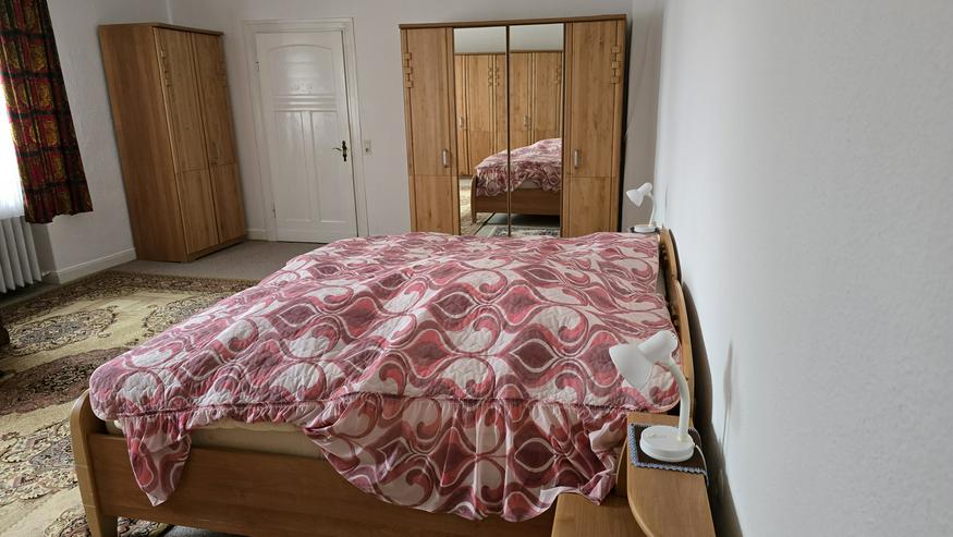 Bild 4: Schlafzimmer 1, Ehebett, 3 Schränke (1 m, 2 m, 4 m, 2 Nachtkommoden)